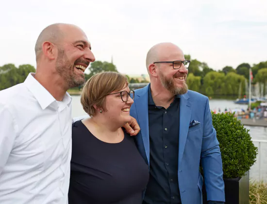 Sarah Ickert und Dimitrios Horozidis und Roberto Richter, die Geschäftsleitung der GPI